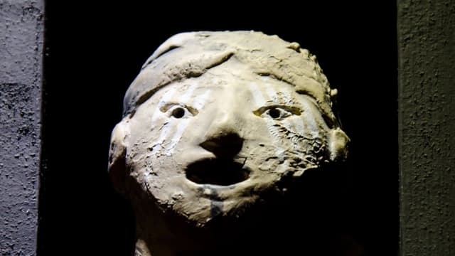 S04:E01 - Mysterious Ancient Ruins