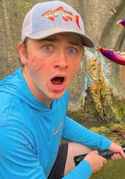 S06:E23 - Finding a One in a Million Colorful Lobster in Hidden Tunnel! poster