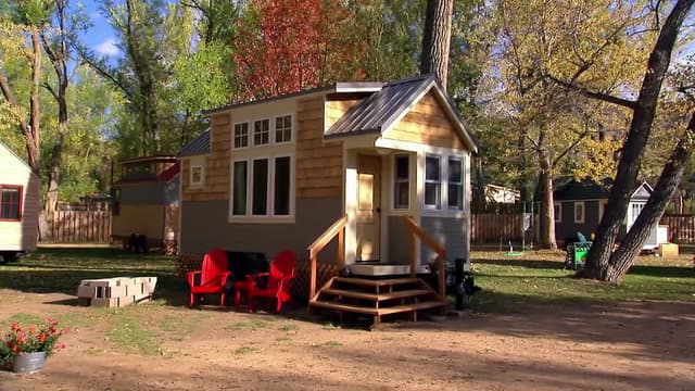 Watch Tiny House Hunters S03:E29 - Aspiring Architect Goes Tiny - Free ...