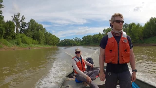 S10:E06 - Baby Rhino Feeding Time / Murder in Texas: A Big Fish Crime Story