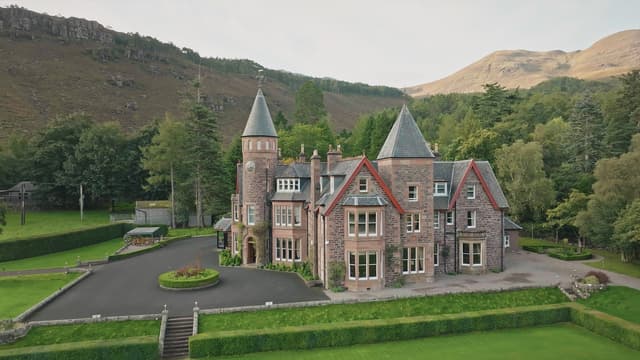 S01:E10 - The Torridon (Scotland)