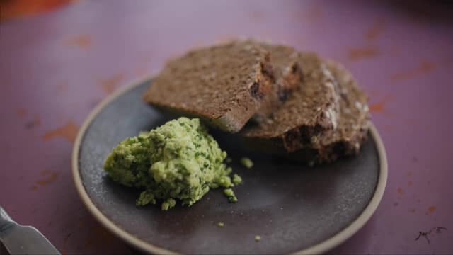 S01:E03 - Food