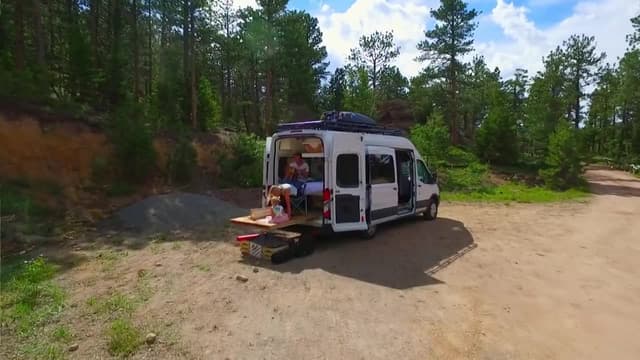 S06:E05 - Tiny Cargo Van Conversion