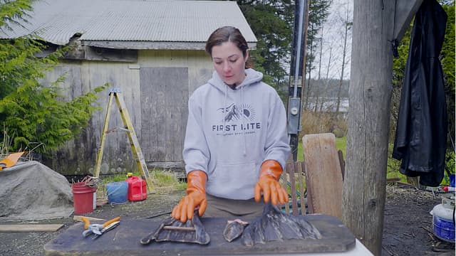 S01:E01 - Sea Otter Hunting