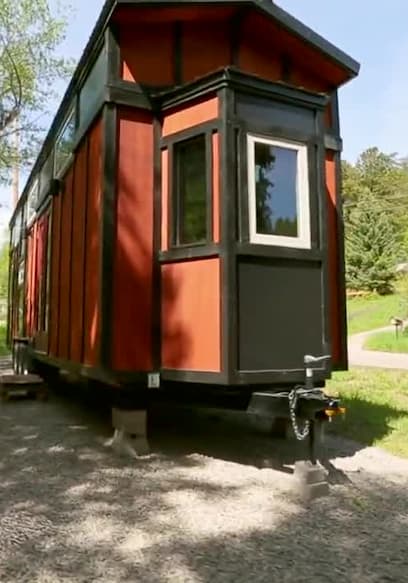 S01:E07 - Colorado Cottage-on-Wheels poster