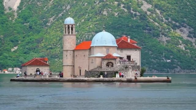 S02:E07 - Curious Kotor, Montenegro