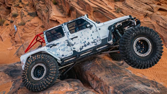 S01:E03 - Nobody Was Expecting His Jeep to Crawl This