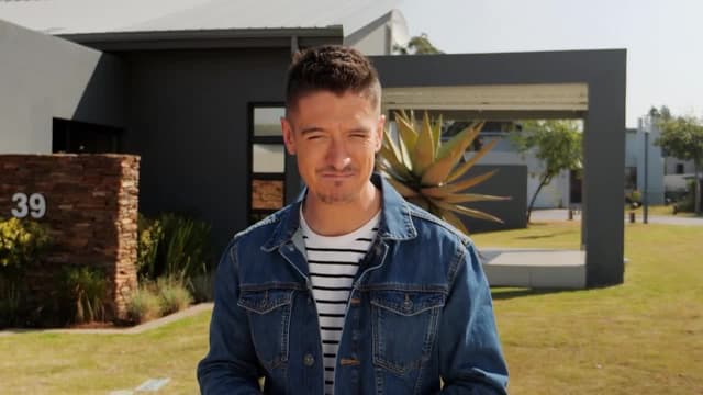 S02:E08 - Master Bedroom