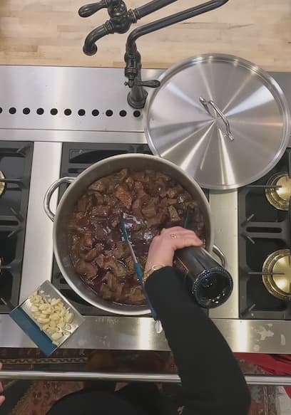 Póster de S01:E09 - Red Wine Beef Stew Over Polenta