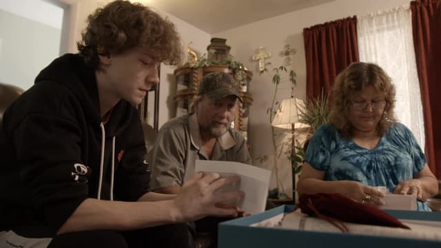 S07:E01 - Crossroads