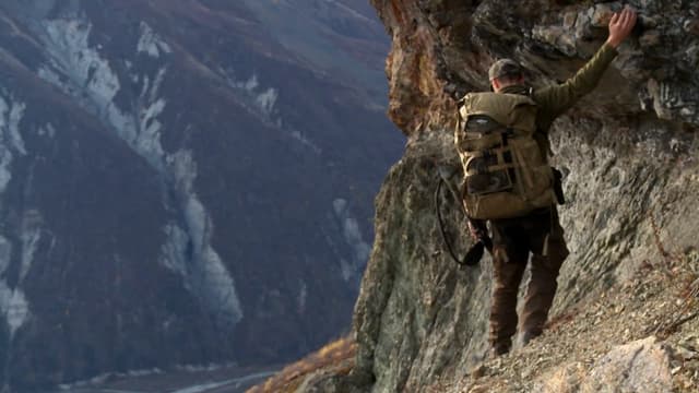 S01:E06 - Brotherhood, Badlands, and Pack Llamas: Montana Mule Deer