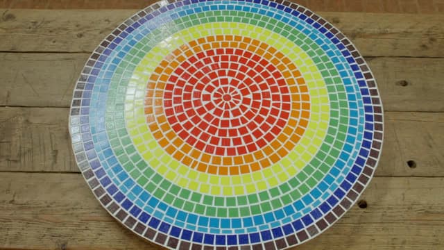 S07:E13 - Rainbow Table, Gran's Recipe Book, Iris's Clock