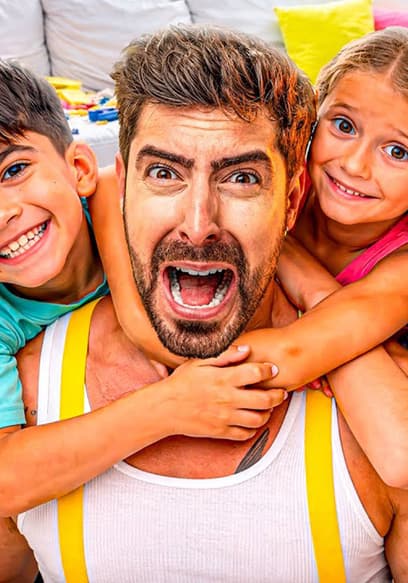 S01:E02 - 24 horas siendo un papá caótico de tres niños poster