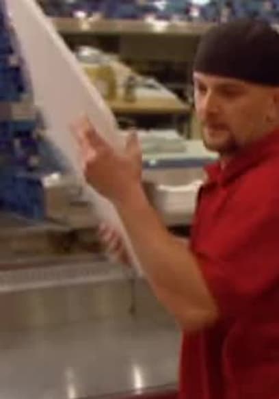 S08:E01 - 16 Chefs Compiten poster