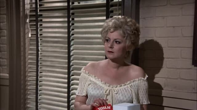 S05:E06 - Caper on a Quiet Street