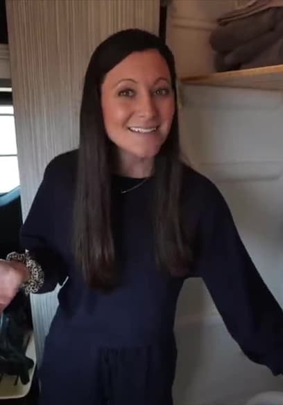 S01:E04 - $150k vs. $40k Sprinter Van poster