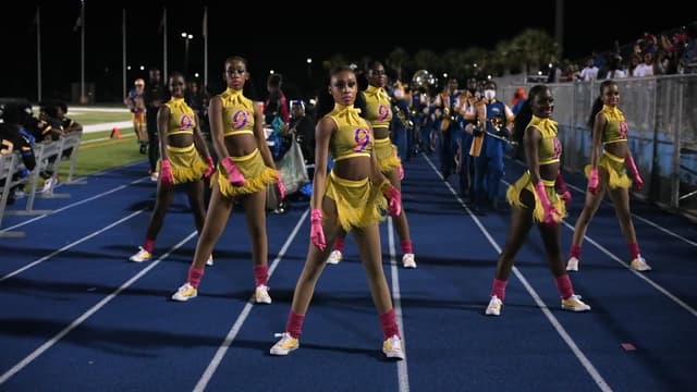 S01:E03 - Show Up, Show Out