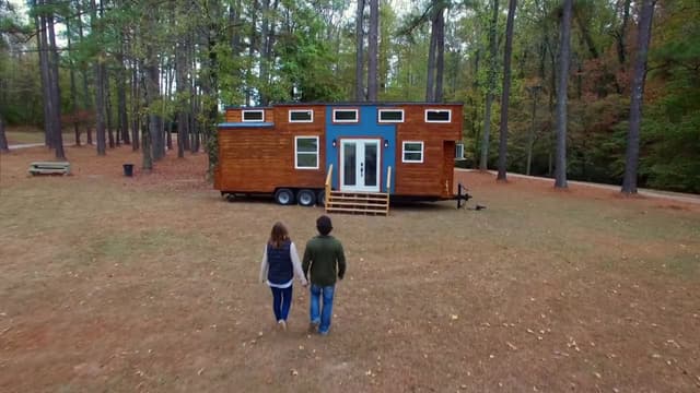 S04:E12 - Growing Family's Tiny House