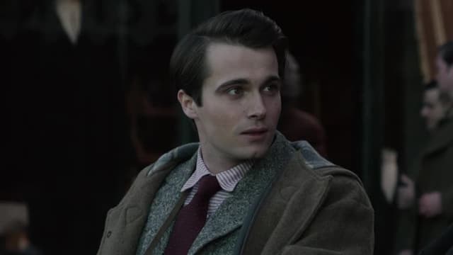 S01:E01 - The Deal