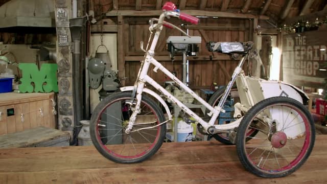 S02:E13 - Caputo Painting, Tricycle and Barometer Clock