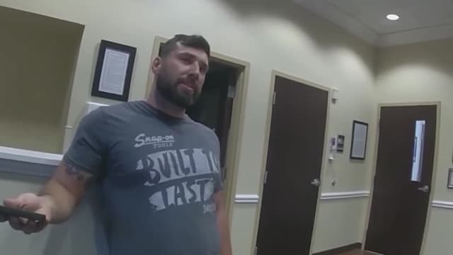 S01:E07 - Obstruction