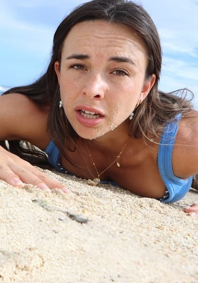 S01:E05 - Surviving Island in Tiny Suitcase poster