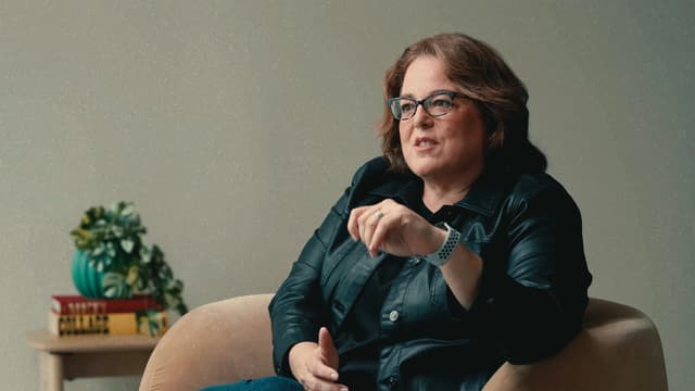 S01:E06 - How an Underdog Sports League Got Millions Watching