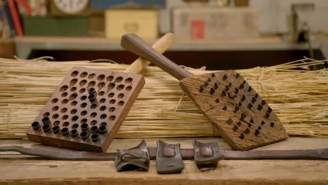 S08:E30 - Sailing Log, Thatching Tools, Dora's Table