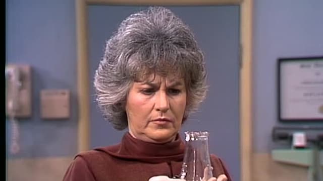 S01:E117 - Maude and the Medical Profession