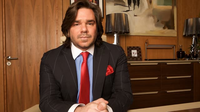 S03:E03 - Tramps Like Us