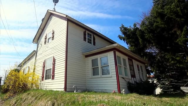 S08:E13 - Master Suite of Mirrors