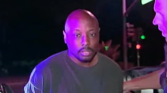 S01:E30 - Smoking Gun