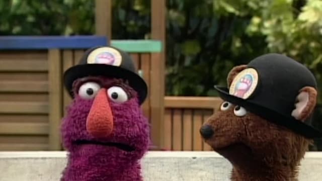 S29:E03 - Telly and Baby Bear Go Camping