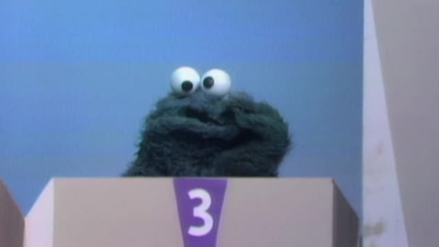 S05:E64 - Maria Borrows Oscar's Gloves