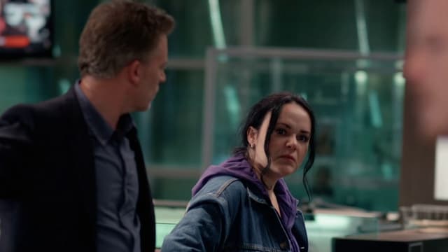 S01:E08 - Everyone's a Hostage to Somebody