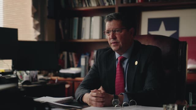 S01:E01 - The Rogue Agent