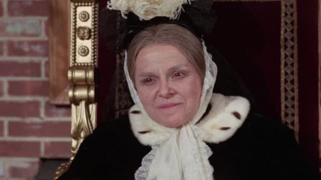 S03:E26 - Aunt Clara's Victoria Victory