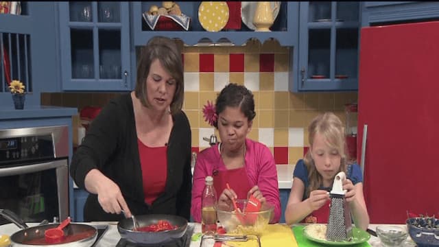 S01:E07 - Baked Ziti Garden Vegetables