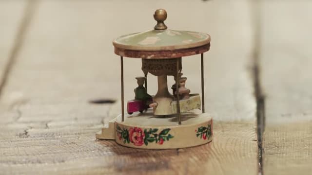 S05:E35 - Vanity Set, Secret Agent Cell, Carousel
