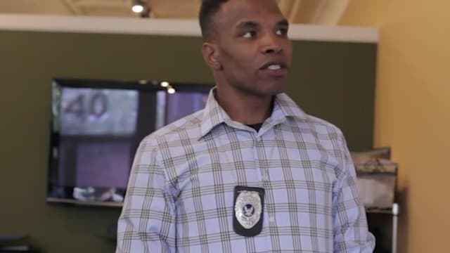 S01:E05 - I'm So Into You