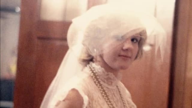 S03:E01 - Melissa and Angela