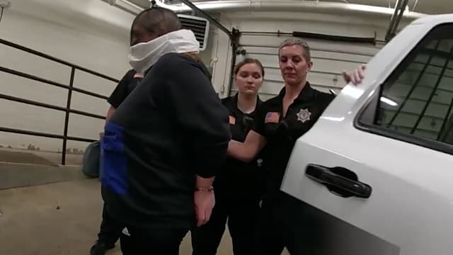 S01:E01 - Entitled Suspects