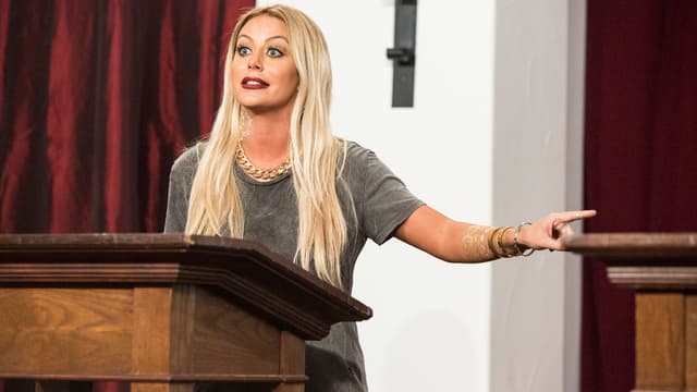 S03:E04 - Disorderly Courtship