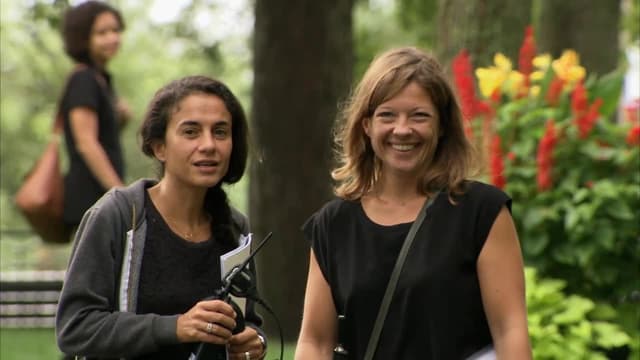 T17:C11 - S17:E11 - Taking Candy From an Officer