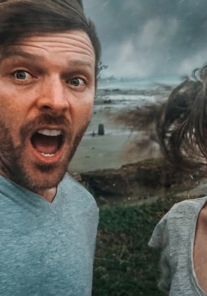 S01:E10 - Surviving a Cyclone in Fiji poster