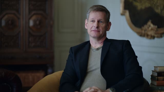 S01:E03 - A Global Scandal