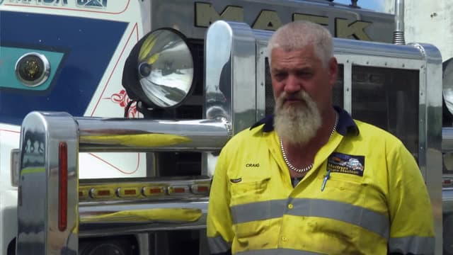 S07:E08 - Ostriches on the Move