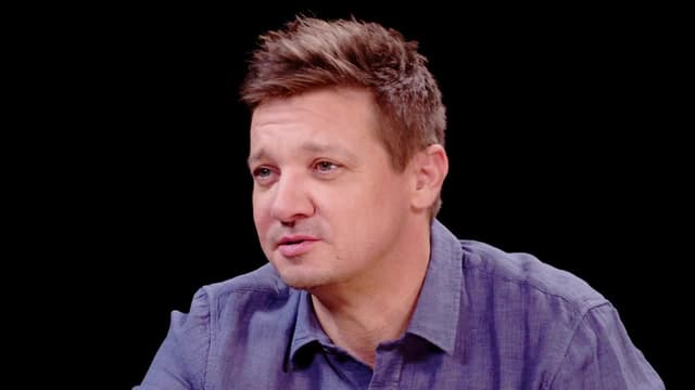 S16:E08 - Jeremy Renner Goes Blind in One Eye While Eating Spicy Wings