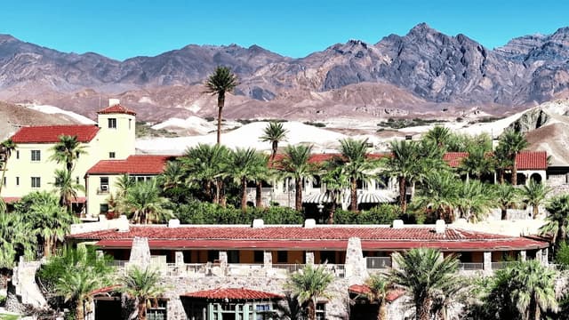 S01:E01 - Horseshoe Bay and Death Valley