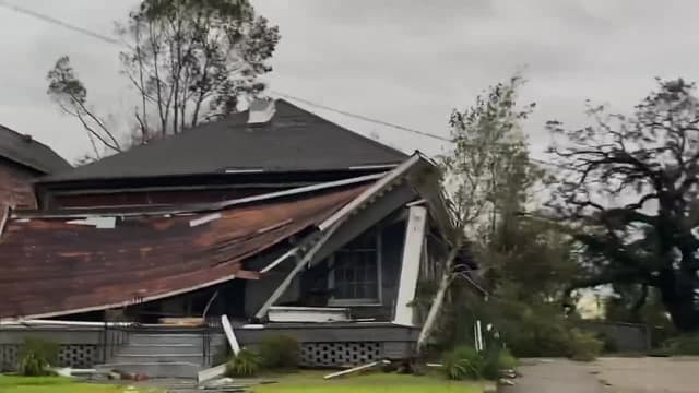 S02:E08 - Battered on the Bayou